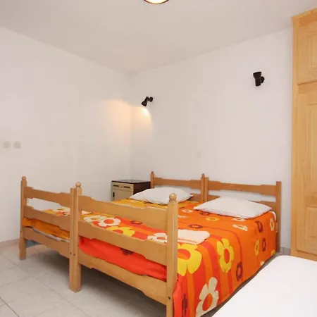 Family Friendly Seaside Jagodna, Hvar - 3250 ييلسا